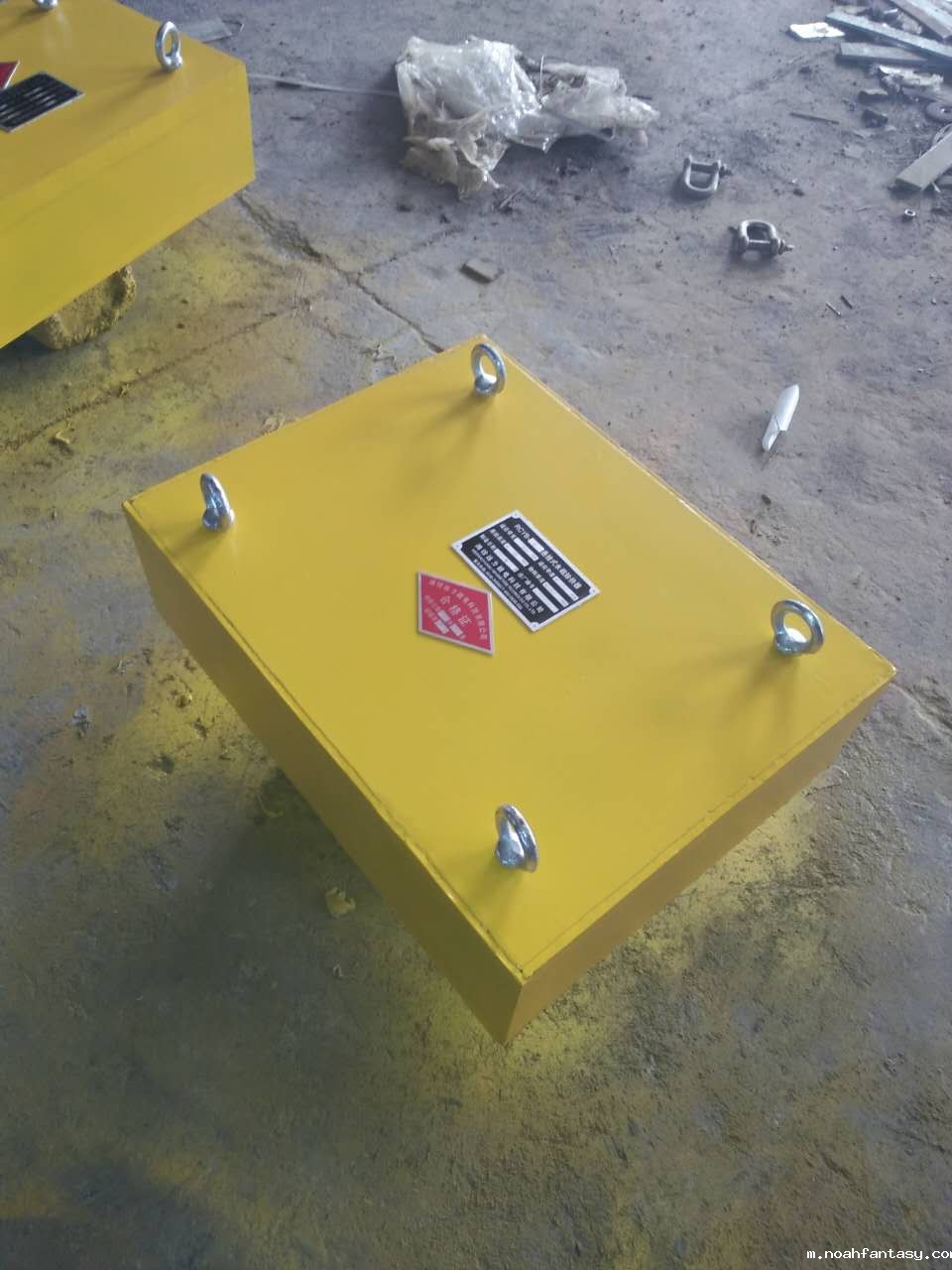 悬挂式永磁除铁器