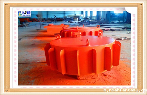 一.悬挂式电磁除铁器rcdb-6.5的技术特点 1..磁路采用计算机模拟设计,透磁深度大.磁力强. 2. 内部采用电工专用树脂浇注,自冷式全密封结构.防尘.防雨.耐腐蚀. 3.自动卸铁.维护简便.滚筒腰鼓形结构,具备皮带自动纠偏功能,特制全密封轴承座,可实现长期无故障运行. 4.产品配套性好,整流设备功能齐全,具有手动和集控功能,能满足多种场合的使用要求. 5.可有效吸除混杂在非磁性物料中0.1-35公斤的铁磁性物质. 二.悬挂式电磁除铁器rcdb-6.5的发展方向 1.精细除铁:由于原料在加工过程中难免混入一些细小铁件,有时还混有少量铁钛质矿物,要除去这部分较细的铁杂质就必须提高除铁器的除铁能力,向精细方向发展. 2.高磁场.高梯度:应用更好的材料,使除铁器磁场强度达到最佳,梯度越来越大. 3.节能方面:电磁除铁器是靠通电产生电流产生磁场,在某些行业有不可替代的优势(如陶瓷厂),因此,节能降耗是电磁除铁器的发展趋势. 4.控制自动化:电磁除铁器的控制系统常采用PLC控制,可提高可靠性.减少维护量,方便地与其他自动控制系统联网. 5.开发大功率电磁除铁器:研制新型电磁除铁器电源,电源好坏是决定除铁器性能的因素之一.好的电源具有功率因数高.易于控制.成本低.节能和易于与其他智能设备连接等优点.