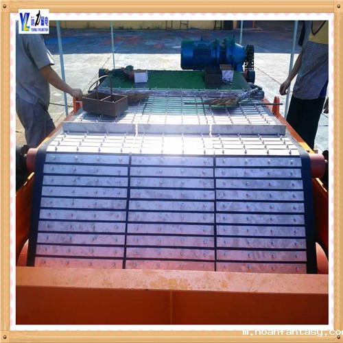 2.除铁器皮带的保养方法 2.1. 输送带在运输和贮存中,应保持清洁,避免阳光直射 除铁器环形带厂家,雨雪浸淋,防止与酸 . 碱.油类,有机溶剂等影 响橡胶质量的物质接触,并距离发热装置1米以外. 2.2. 贮存时库房内温度宜保持在—15℃—+40℃之间,相对湿度宜保持在50—80%之间. 2.3. 贮存中输送带须成卷放置,不得折叠,放置期间应每季翻动一次. 2.4. 输送带运行速度不应大于5.0米/秒,运输块度大,磨损性大的物料和使用固定犁型卸料装置时应尽量采用低速.超出规定速度时,会影响胶带使用寿命. 2.5. 运输机的传动滚筒直径与输送带布层的关系,传动滚筒改向滚筒的配套以及对托辊槽角的要求,应根据输 送机的设计规定,合理选取. 2.6. 为减轻物料对胶带的冲击与磨损,给料方向应顺胶带的运行方向;物料下落到胶带上的落差应尽量减小;给料口应避开滚筒或托辊的正上方;胶 带受料段应缩短托辊间距 和采取缓冲措施.为防止刮破胶带,挡料装置刮板清扫装置和卸料装置与胶带的接触部分应采用硬度适宜的橡胶板,不要采用夹有布层的胶带头.