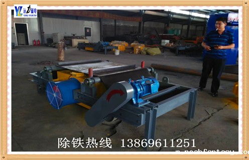 2.除铁器除铁效果的影响因素 2.1,决定去除铁器在实际生产过程中除铁效果有两个主要因素,一个是除铁器本身的磁场强度,二是使用正确的安装方法. 2.2,悬挂式永磁除铁器除铁效果及悬挂高度与材料厚度和薄度密切相关.脱铁率越低,除铁效果越好,效果越差,铁去除率越高.隔膜的磁场强度越高,除铁效果越好.如倾斜安装必须找到一个很好的角度,正确挂铁,不影响正常工作条件下的吊带越低越好越好. 2.3,用户应根据场景的特点正确选择分隔符模型.正确的安装和悬挂将对隔板的影响产生很大的影响.在实际应用过程中应妥善使用和维护,以达到最佳除铁效果.用户在使用永磁自卸铁按照产品说明书安装正确使用.