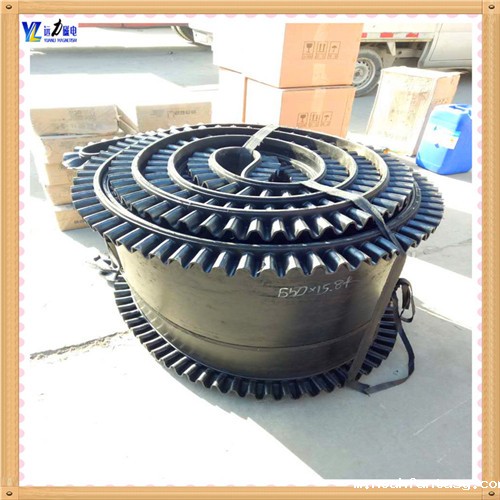 2.除铁器皮带的保养方法 2.1. 输送带在运输和贮存中,应保持清洁,避免阳光直射 除铁器环形带厂家,雨雪浸淋,防止与酸 . 碱.油类,有机溶剂等影 响橡胶质量的物质接触,并距离发热装置1米以外. 2.2. 贮存时库房内温度宜保持在—15℃—+40℃之间,相对湿度宜保持在50—80%之间. 2.3. 贮存中输送带须成卷放置,不得折叠,放置期间应每季翻动一次. 2.4. 输送带运行速度不应大于5.0米/秒,运输块度大,磨损性大的物料和使用固定犁型卸料装置时应尽量采用低速.超出规定速度时,会影响胶带使用寿命. 2.5. 运输机的传动滚筒直径与输送带布层的关系,传动滚筒改向滚筒的配套以及对托辊槽角的要求,应根据输 送机的设计规定,合理选取. 2.6. 为减轻物料对胶带的冲击与磨损,给料方向应顺胶带的运行方向;物料下落到胶带上的落差应尽量减小;给料口应避开滚筒或托辊的正上方;胶 带受料段应缩短托辊间距 和采取缓冲措施.为防止刮破胶带,挡料装置刮板清扫装置和卸料装置与胶带的接触部分应采用硬度适宜的橡胶板,不要采用夹有布层的胶带头.