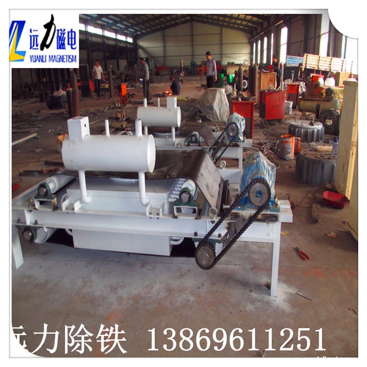 强迫油冷电磁除铁器线圈的大电感常常造成其配套控制设备的损伤,也大大降低了强迫油冷电磁除铁器的工作效率.因此我们在保证安全系数的情况对其进行有效的优化设计,使电感量降到最低.同时可增加反向电流将退磁时间控制在3秒以内,有效提高了强迫油冷电磁除铁器的工作效率. 4.出线盒采用内外双腔体结构,内腔为励磁线圈出线,外腔为外接电缆接线柱,可以有效保护励磁线圈出线不受损害.出线电缆外侧另有橡胶护套及压紧装置,即使在恶劣条件下也能保护线圈安全.