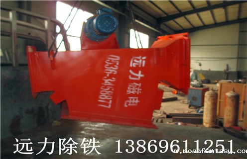 　白糖振动筛除铁器，一款用于500目以下精细筛分工作的机械设备，可以用于食品、医药、化工等行业。在一些行业生产过程中由于物料中含有一定的铁粉所以就需要将其去除工作。但由于物料目数高期间由含有铁粉所以普通振动筛很难对其进行有效筛分工作。所以远力振动小编建议使用除铁器白糖振动筛除铁器进行筛分工作。那么该系列设备在选择时需要注意哪些呢?