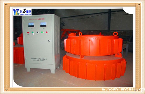 二、电磁除铁器的变频控制柜如何应用 1.控制柜是除铁器所需的直流电源的供给装置,也是整台除铁器运行的控制装置,除铁器吊装完毕,可按电器接线图将除铁器电源接好; 2.控制柜应置于少尘、干燥、无雨雪侵袭、通风良好且便于操作和观察的地方; 3.使用前应检查各电气元件、连接导线及紧固件有无因长途运输而造成的松动或损坏,接线应正确区分输出和输入端; 4.控制柜至少每季除尘一次,并检查各电气接点有无松动,存在问题及时修复; 5.如硅整流二极管损坏,应选用相同型号的二极管更换,但必须注意二极管上的符号“”极性是否与原用的相同,否则不能更换; 6.控制柜内所用熔断器如损坏,查明原因后应按原理图的额定选择。