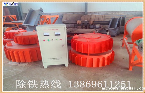 1.我们简单介绍一下电磁除铁器的维修事项: 维修主要事项:检查连接件松紧情况。电线与端子相连时最好使用匹配的冷压端头,以保证接头接触良好。长期停止运行的维护保养:长期停止运行时,重新使用要注意所有法兰、盖、隔爆面是否符合要求,隔爆面要定期涂防锈油,内外接地要良好。定期检查设备绝缘电阻是否符合要求。 2.电磁除铁器厂家的服务细节: 如果电磁除铁器厂家对服务细节的漠不关心,意味着服务精神缺少,任何一个刚开始看起来并不重要的细节错失,都会让消费者怀疑或全盘否定我们的服务精神。服务型企业无时不重视细节,注意服务精神的宏扬。面对WTO带来的全球性的竞争,粗放式管理与经营再也不能继续进行下去了。精细化时代的到来,迫使企业将竞争的焦点更多地从战略转向细节。因为细节决定成败。