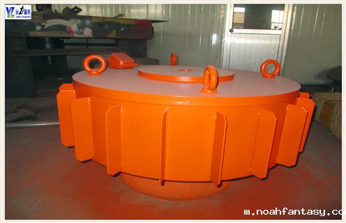 对垃圾电磁除铁器设备来说,无论是质量多么高,在生产中都难避免出现一些故障,提前阻止故障的发生亦或是在故障发生后能够及时发现及时解决,都是对除铁很重要的问题.垃圾电磁除铁器有了故障千万不要着急,只要掌握了些技巧,所有问题都会迎刃而解! 垃圾电磁除铁器的常见故障里很多都需要拆卸处理,对于专业人士来说比较简单,新手或者经验不足的不要盲目拆卸以免适得其反.今天远力磁电小编给大家介绍一点如何正确拆卸垃圾电磁除铁器.看看电磁除铁器在垃圾处理中的本领! 拆卸除铁时需使用专用工具的,必须按规定使用专用工具,考虑到其轴承,防止因使用工具不当对设备产生损害.起吊垃圾电磁除铁器时,有专人负责,起吊下放前认真检查起重工具.物件须捆绑牢靠,在绕过有棱角.毛刺的物体时应垫上木板等物,用U型绳卡卡钢丝绳套时,U型绳卡不得少于两个.吊运垃圾电磁除铁器时,要按照垃圾电磁除铁器名牌标示重量及相关起吊用具安全系数进行合理选择起吊用具,严禁超负荷起吊.