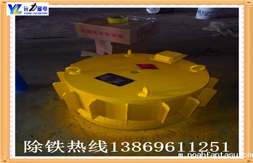 电磁除铁器 煤碳砂石选矿机砖厂输送带用 保护破碎设备,中国某企业引进了一套选进的德国电磁除铁器设备,德国工程师在设备安装调试验收的时候发现一个螺丝歪了,虽然出现了这样的问题,但是设备本身的紧固度没有问题,影响不大。可是,德国工程师坚决认为:出现这样的总是是因为内拧螺丝时没有按规范标准操作。于是把螺丝拧了下来,重新安装。德国的设计师之所以能够做到这些,关键就在于他们对待细节的那种认真,精细甚至是略带刻板的态度